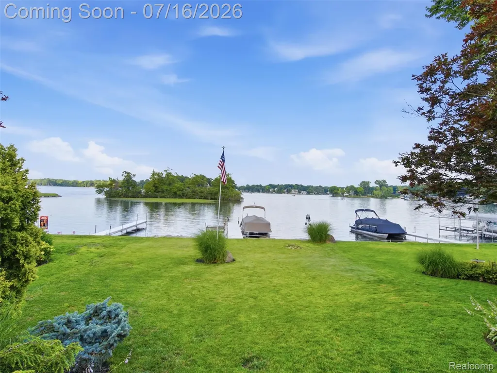 2314 N Duck Lake Road Highland Charter Township MI 48356