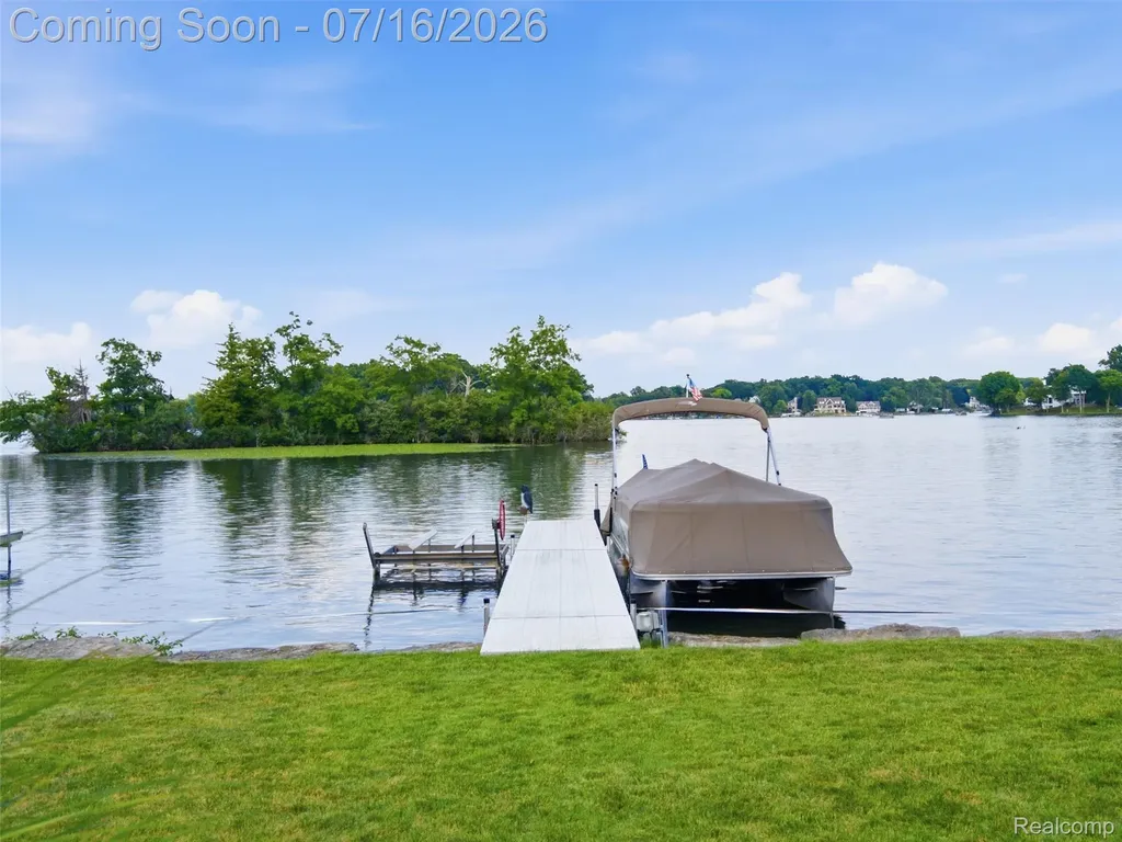 2314 N Duck Lake Road Highland Charter Township MI 48356