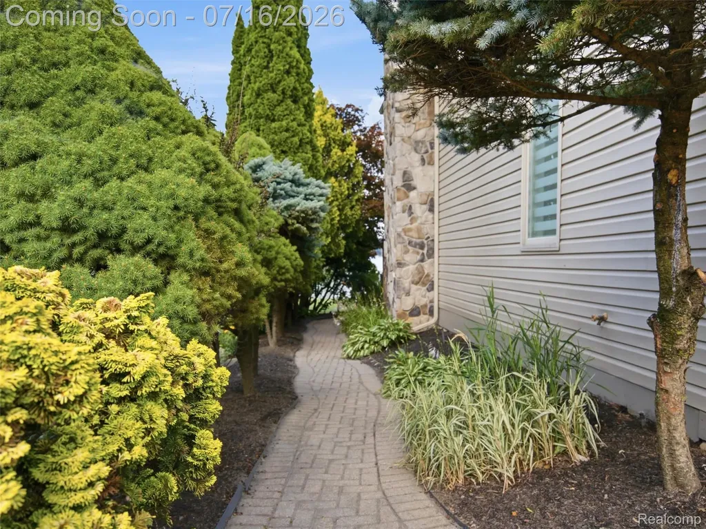 2314 N Duck Lake Road Highland Charter Township MI 48356