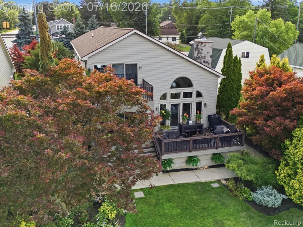 2314 N Duck Lake Road Highland Charter Township MI 48356