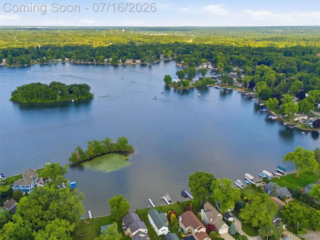2314 N Duck Lake Road Highland Charter Township MI 48356