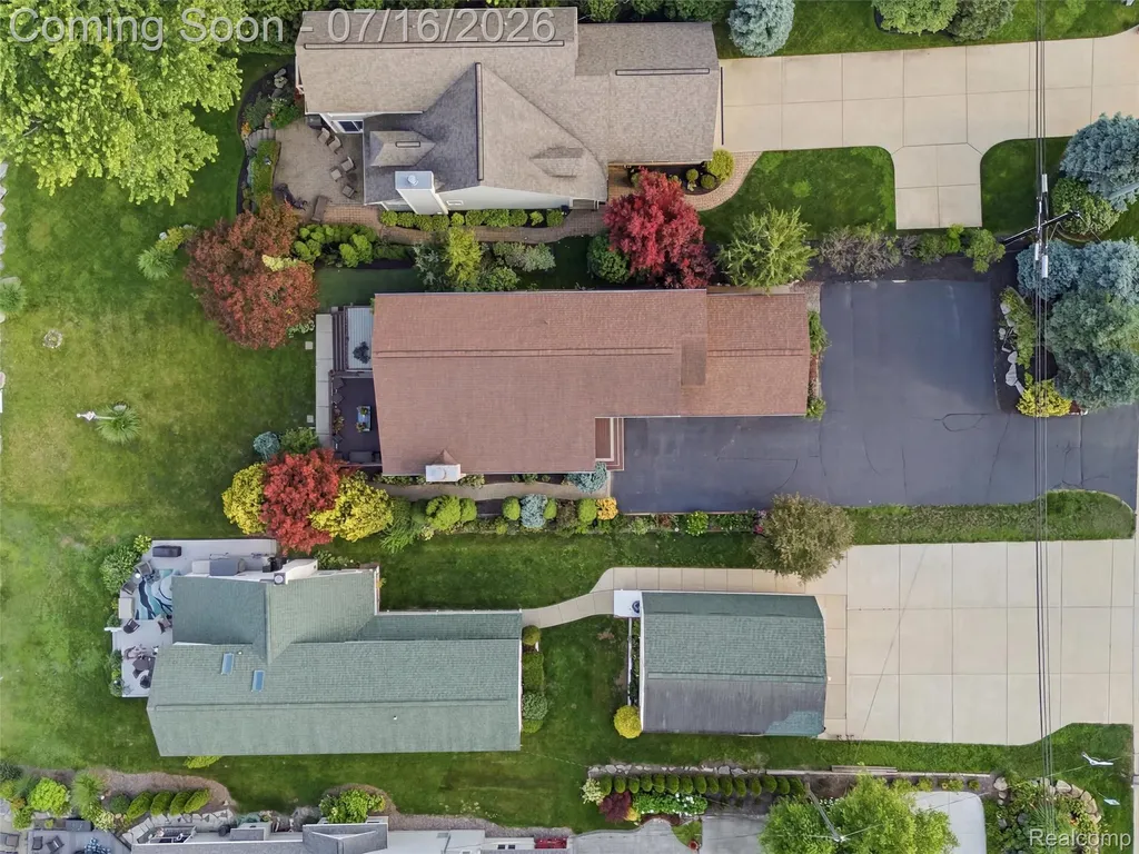 2314 N Duck Lake Road Highland Charter Township MI 48356