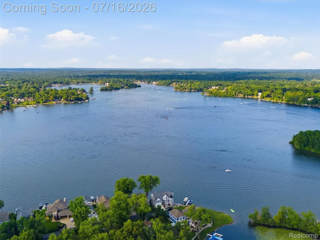 2314 N Duck Lake Road Highland Charter Township MI 48356
