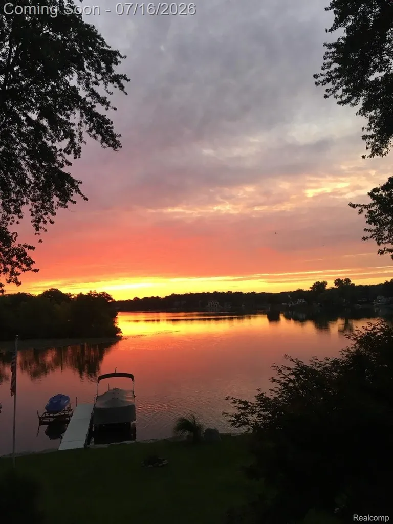 2314 N Duck Lake Road Highland Charter Township MI 48356