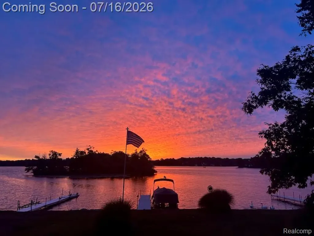 2314 N Duck Lake Road Highland Charter Township MI 48356
