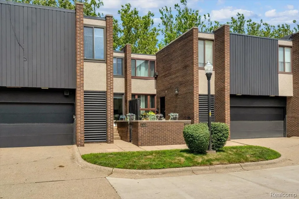 1243 Navarre Place Detroit City MI 48207