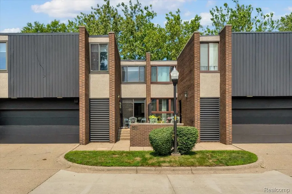 1243 Navarre Place Detroit City MI 48207