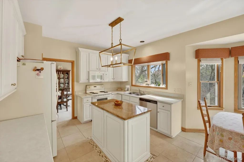 7798 Lee Road Hamburg Township MI 48116