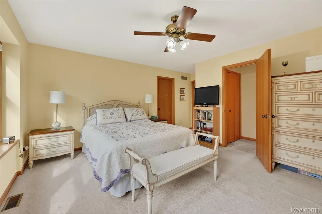 7798 Lee Road Hamburg Township MI 48116