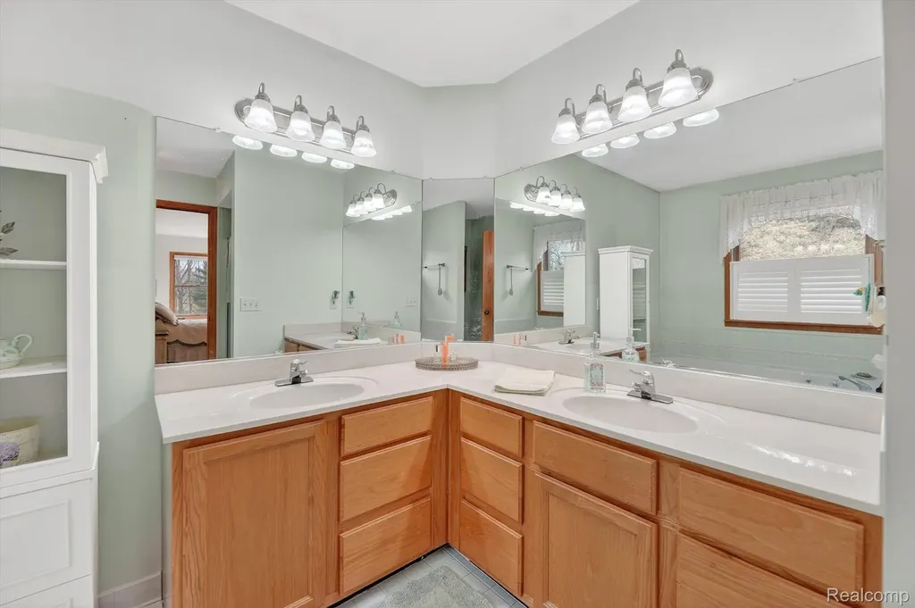 7798 Lee Road Hamburg Township MI 48116