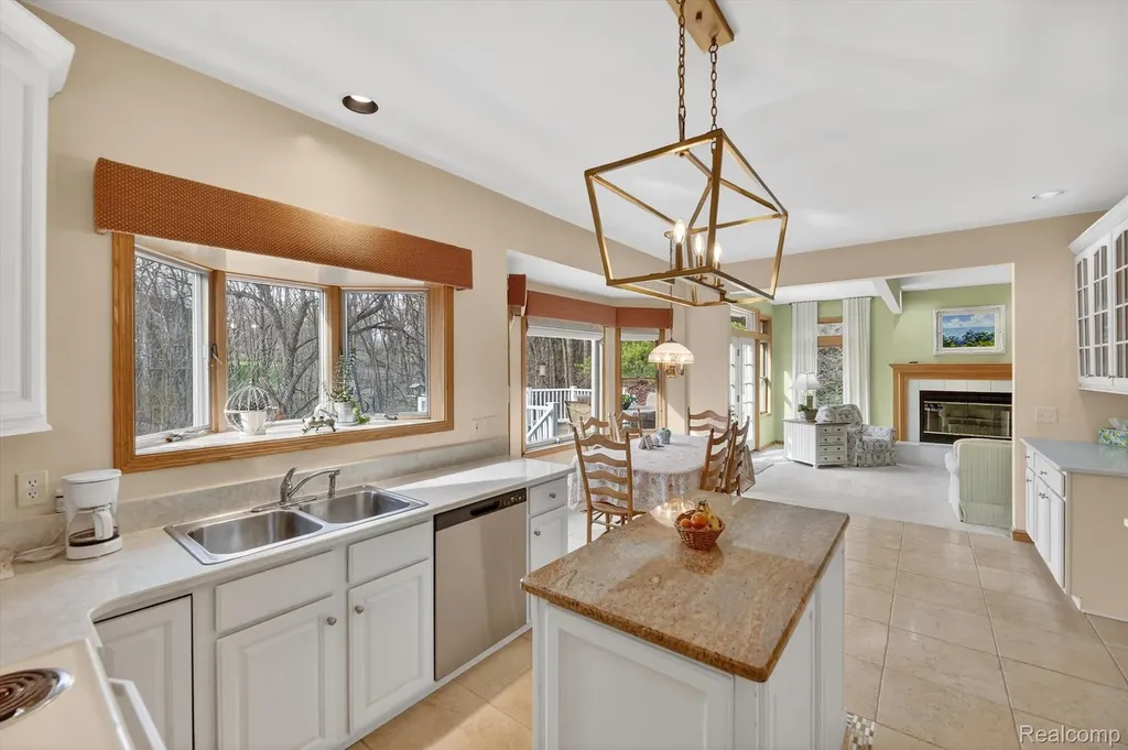 7798 Lee Road Hamburg Township MI 48116