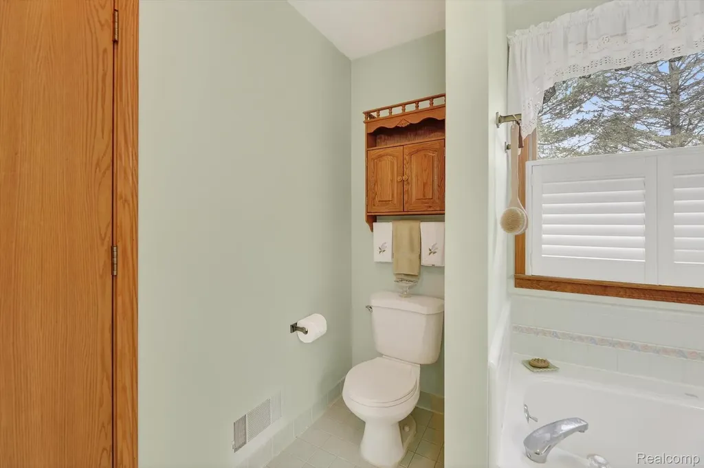 7798 Lee Road Hamburg Township MI 48116