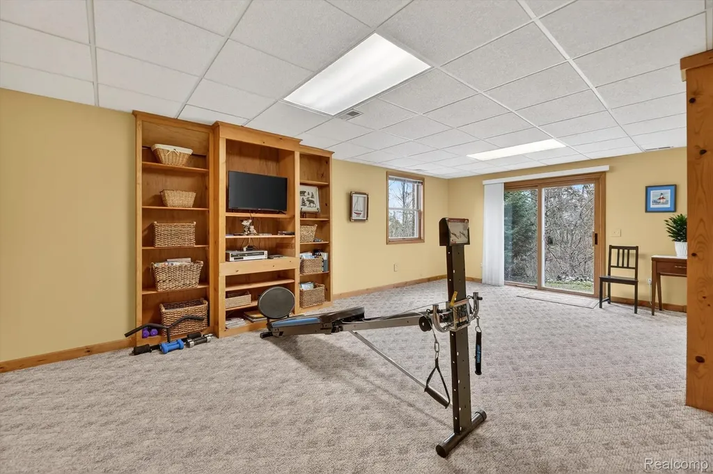 7798 Lee Road Hamburg Township MI 48116