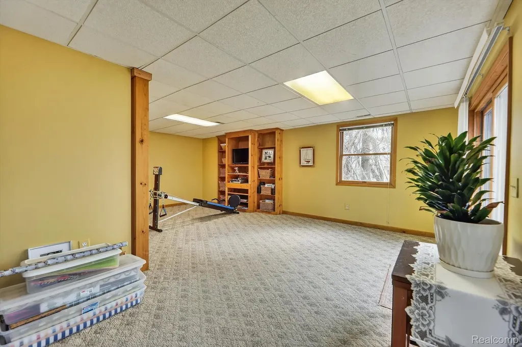 7798 Lee Road Hamburg Township MI 48116