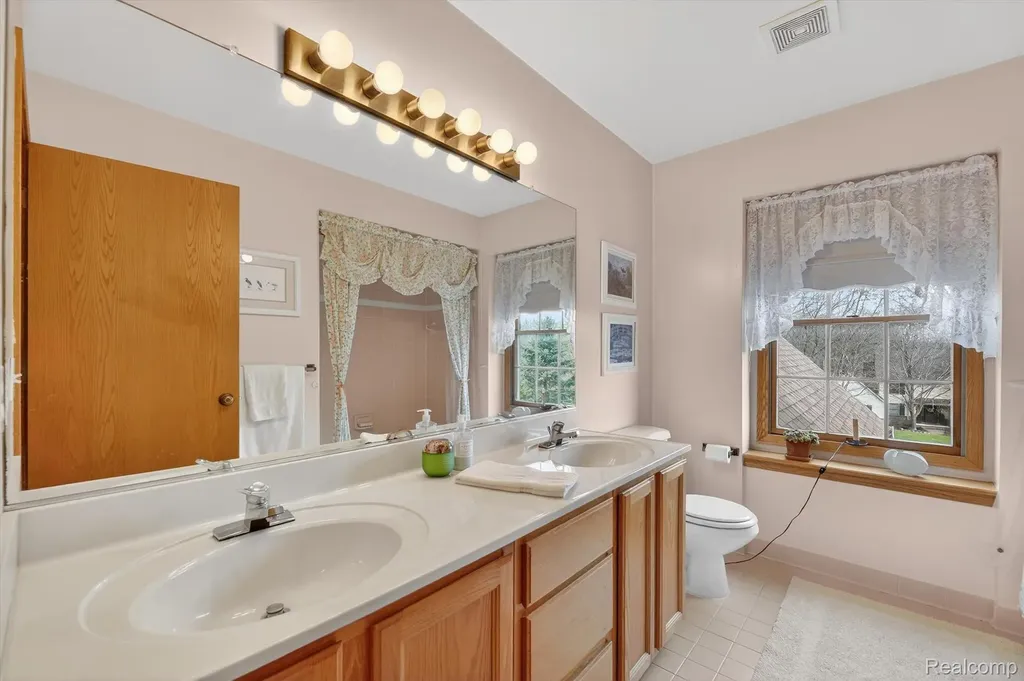 7798 Lee Road Hamburg Township MI 48116