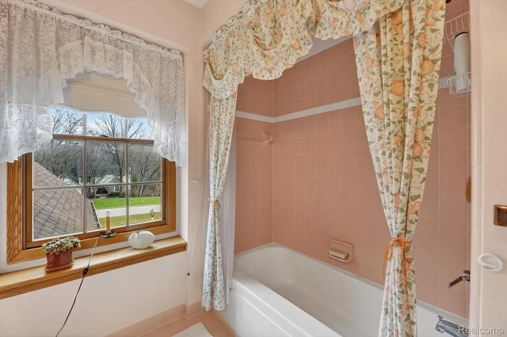7798 Lee Road Hamburg Township MI 48116