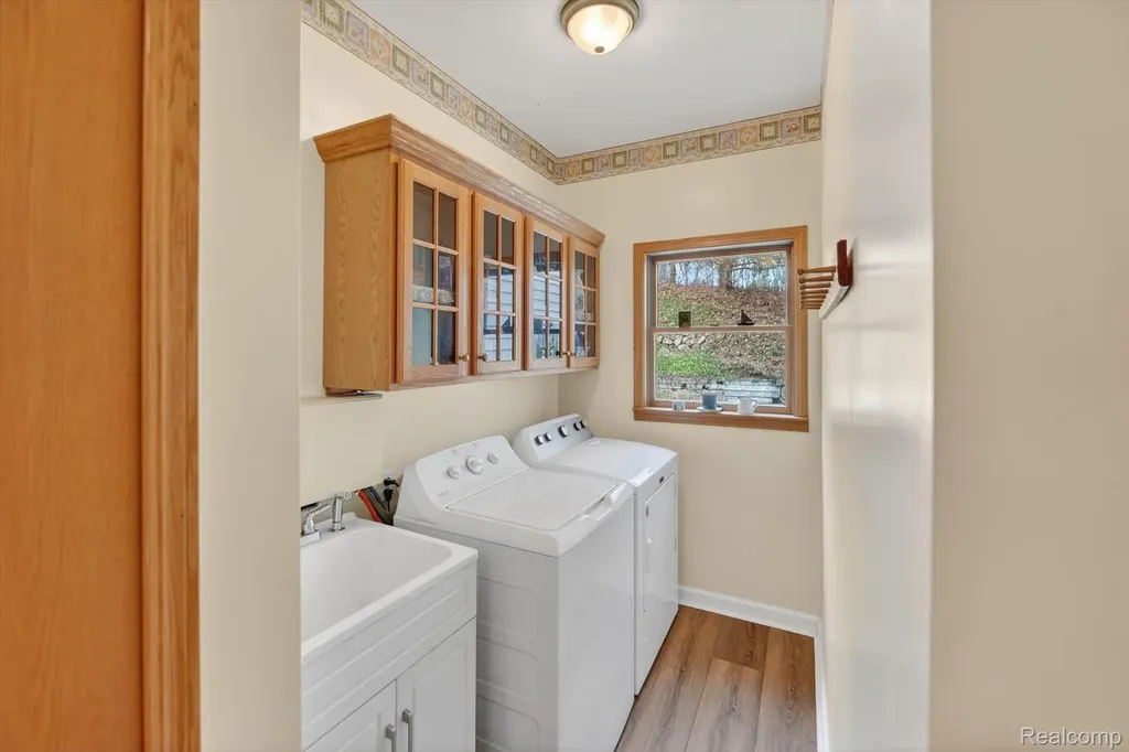 7798 Lee Road Hamburg Township MI 48116