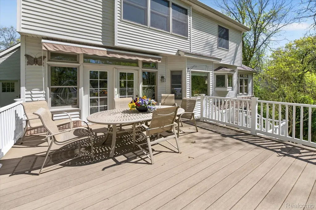 7798 Lee Road Hamburg Township MI 48116