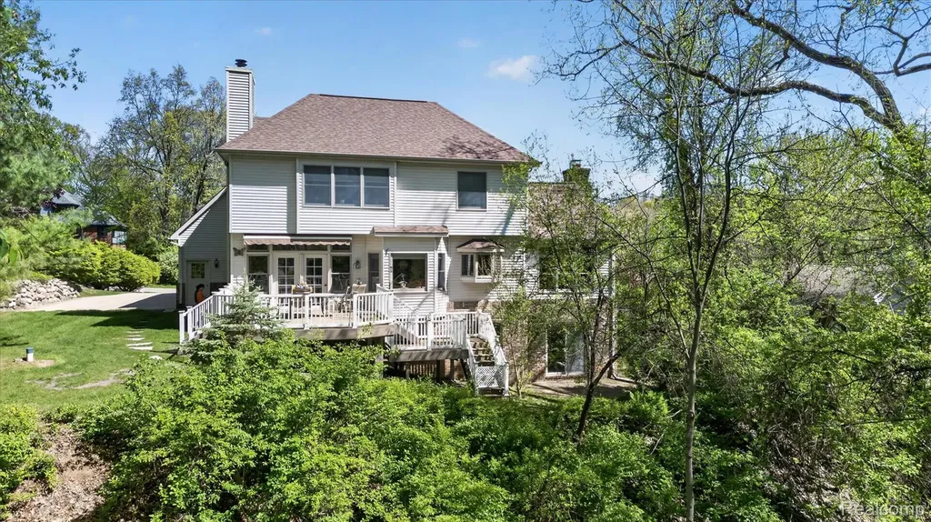 7798 Lee Road Hamburg Township MI 48116