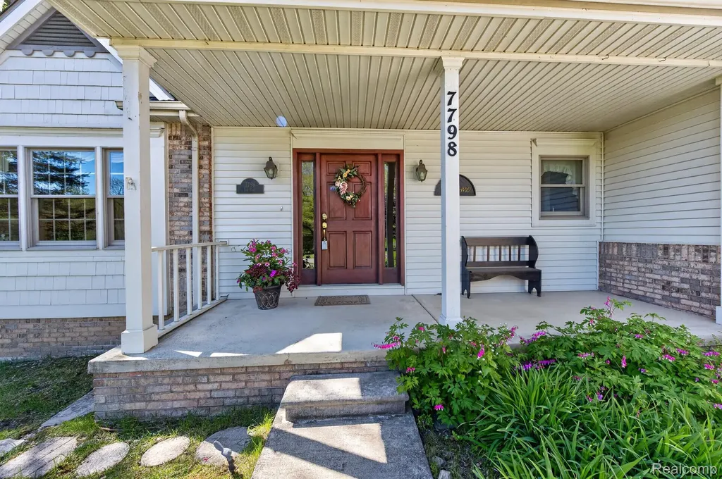 7798 Lee Road Hamburg Township MI 48116