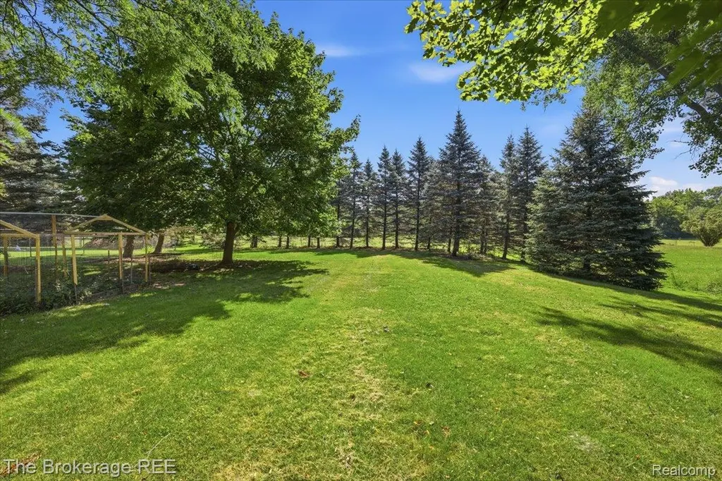 6057 Center Road Grand Blanc Charter Township MI 48439