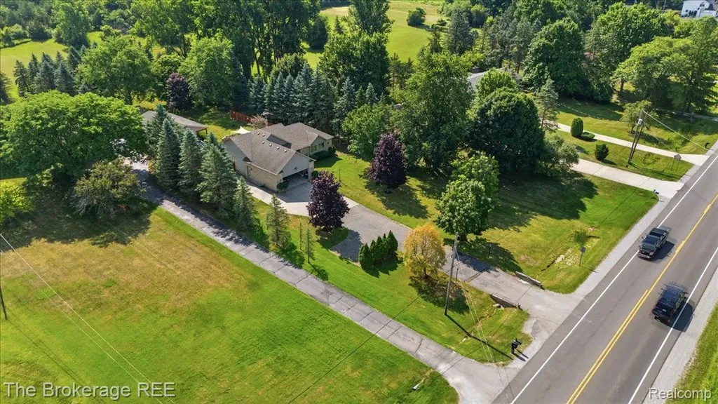 6057 Center Road Grand Blanc Charter Township MI 48439
