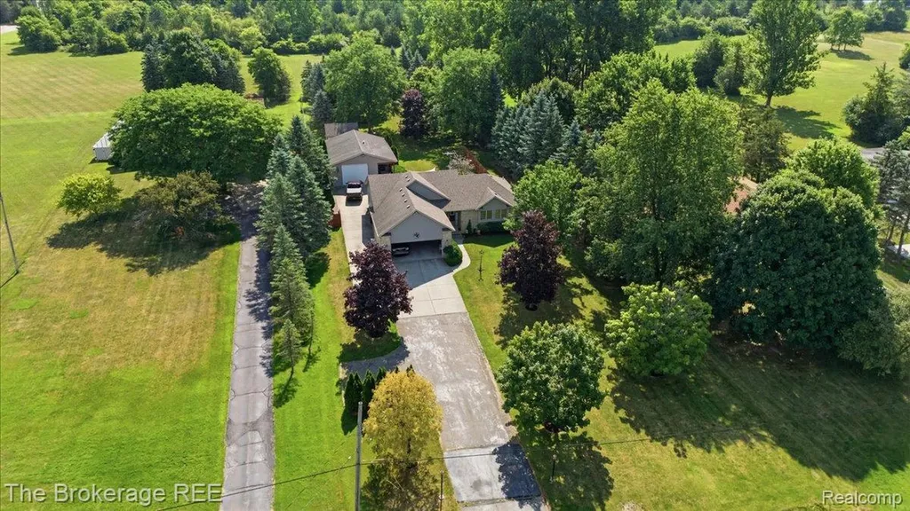 6057 Center Road Grand Blanc Charter Township MI 48439