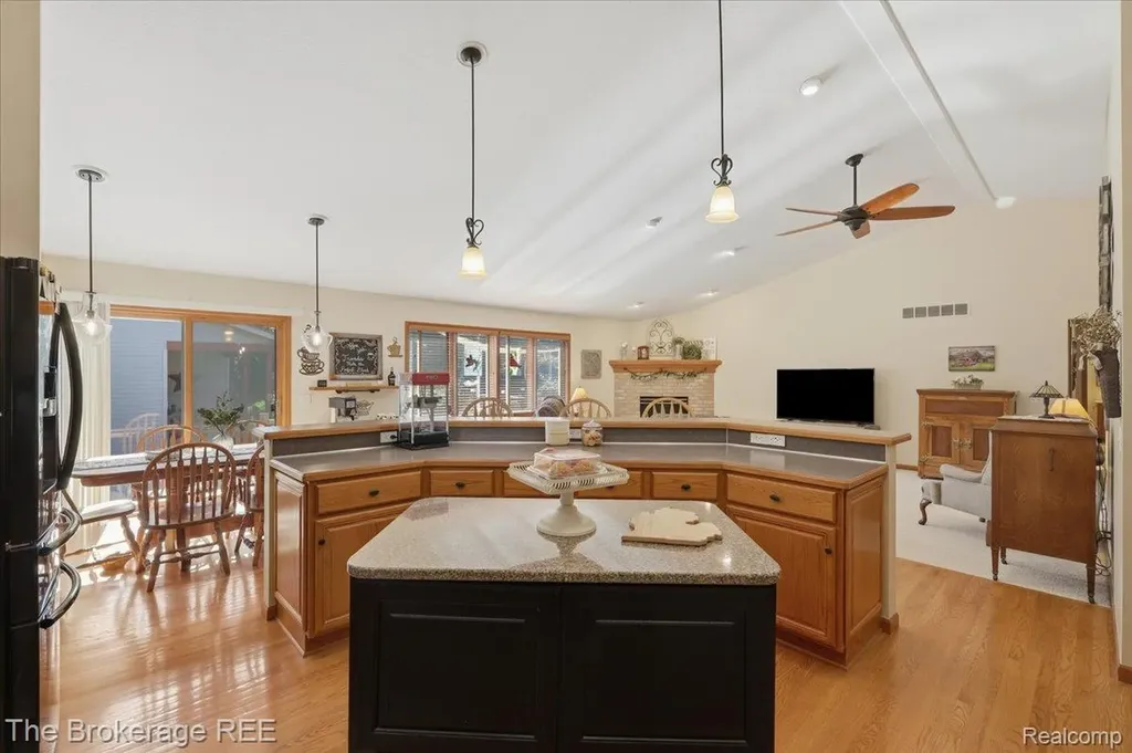 6057 Center Road Grand Blanc Charter Township MI 48439