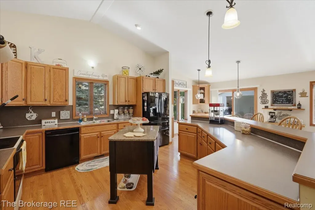 6057 Center Road Grand Blanc Charter Township MI 48439