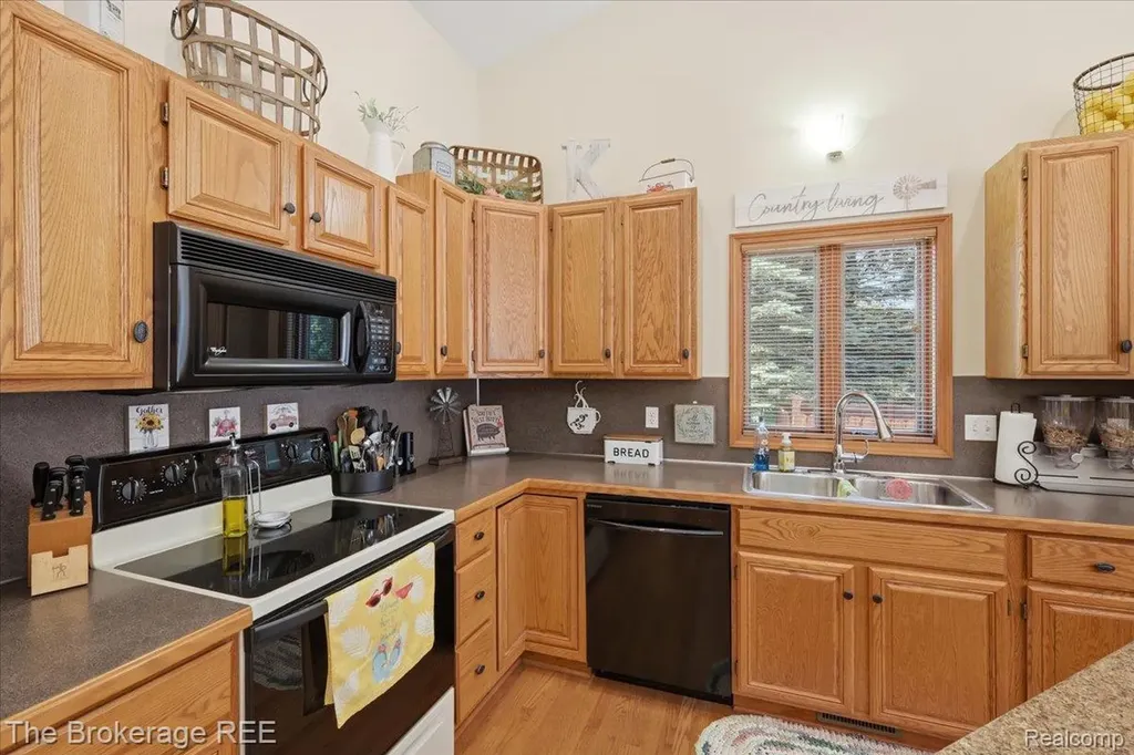 6057 Center Road Grand Blanc Charter Township MI 48439