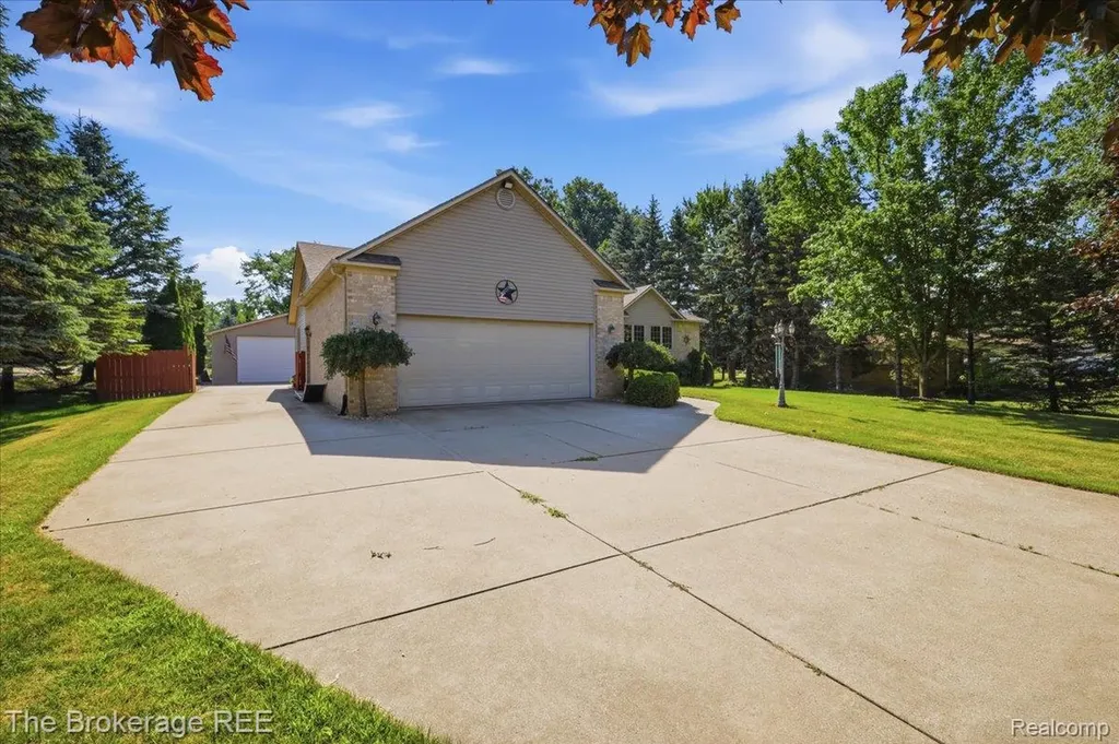 6057 Center Road Grand Blanc Charter Township MI 48439
