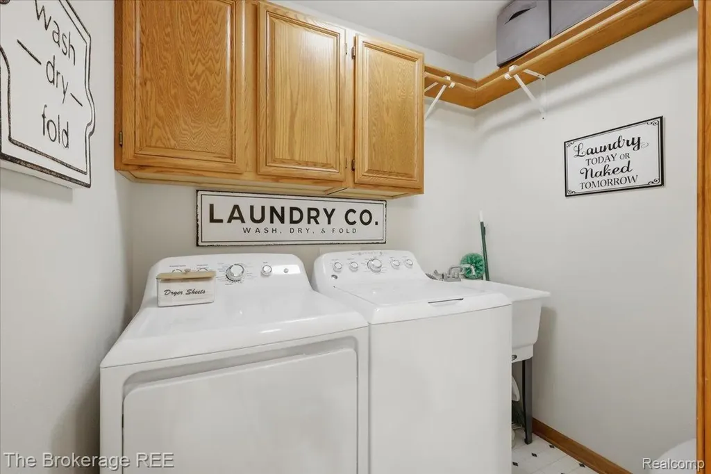 6057 Center Road Grand Blanc Charter Township MI 48439