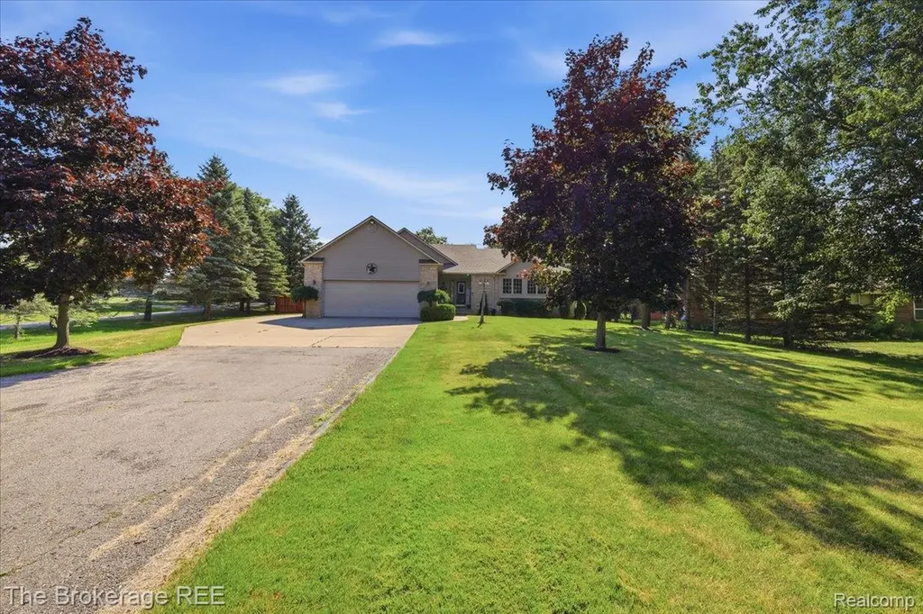 6057 Center Road Grand Blanc Charter Township MI 48439