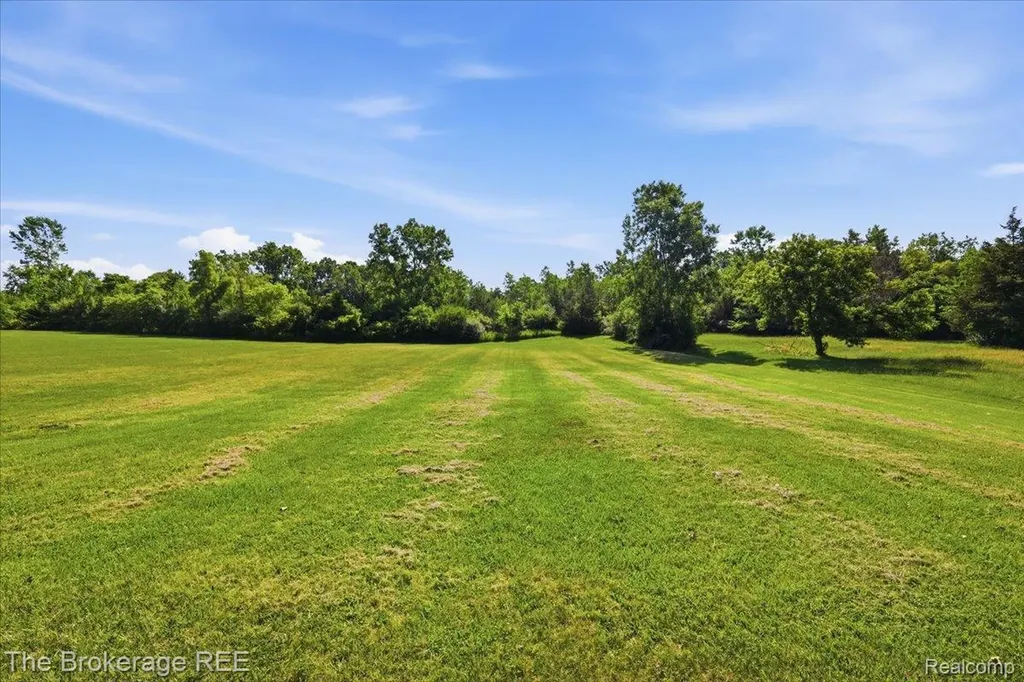 6057 Center Road Grand Blanc Charter Township MI 48439