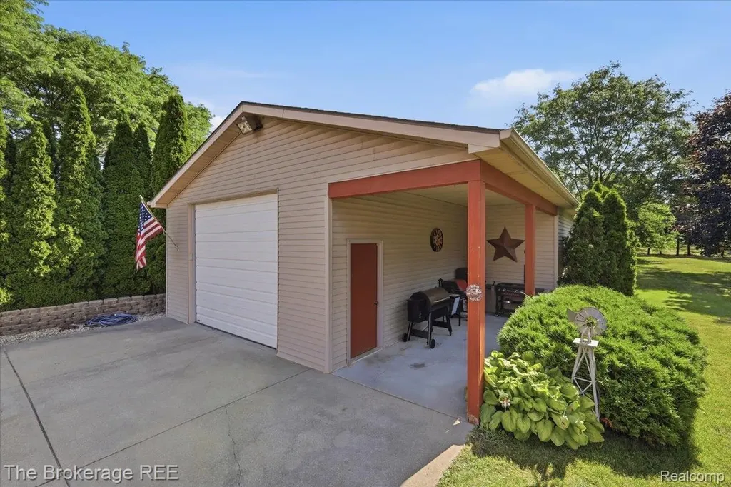 6057 Center Road Grand Blanc Charter Township MI 48439