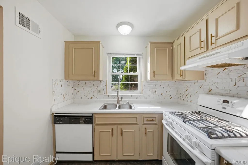 36412 Park Place Drive Sterling Heights City MI 48310