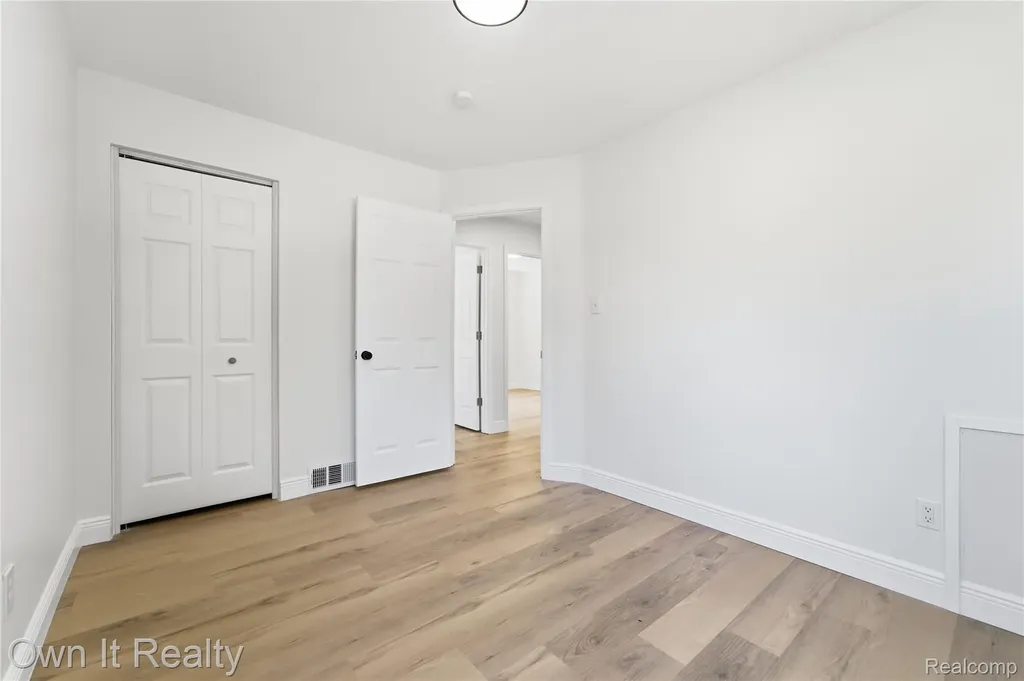 32203 Glen Street Westland City MI 48186