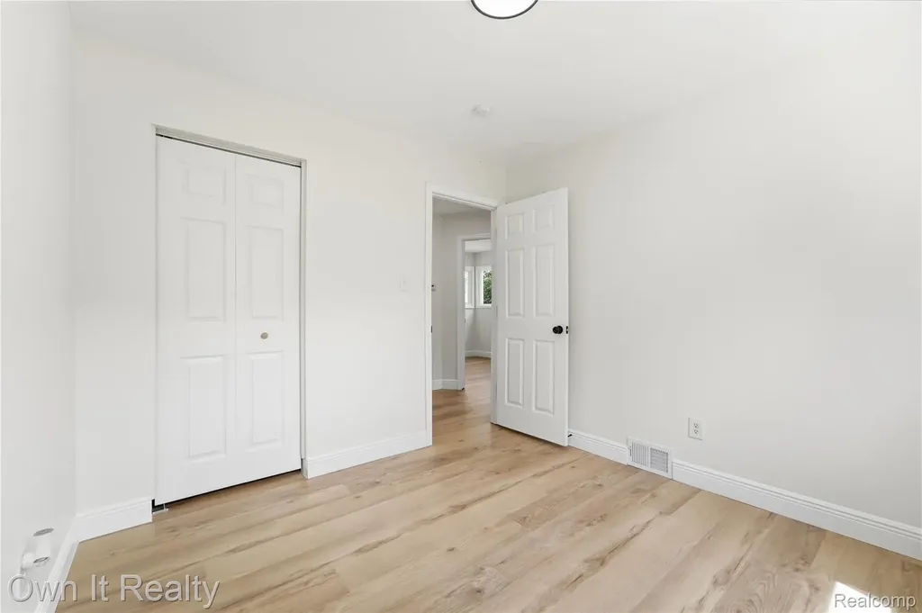 32203 Glen Street Westland City MI 48186