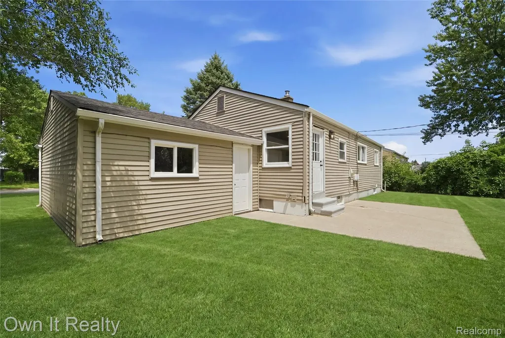 32203 Glen Street Westland City MI 48186