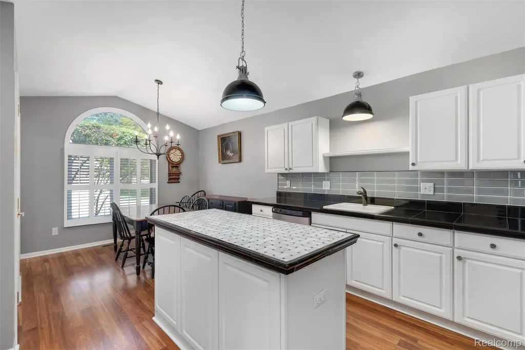 35144 Knollwood Lane Farmington Hills City MI 48335