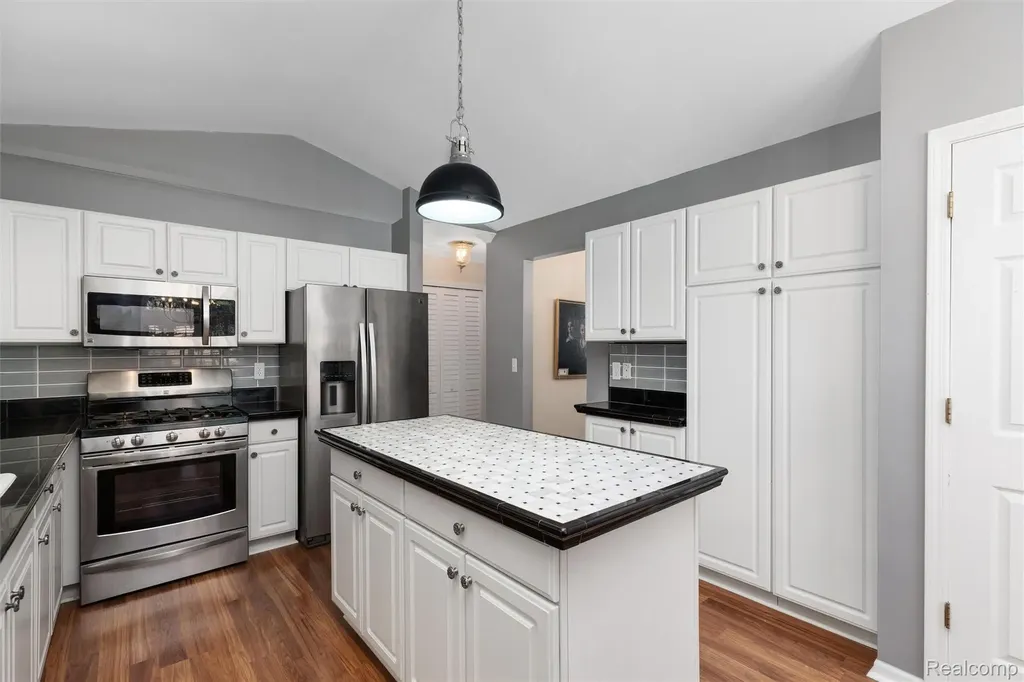 35144 Knollwood Lane Farmington Hills City MI 48335