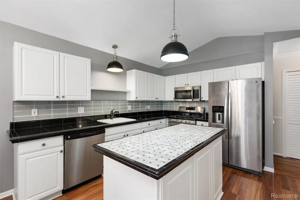 35144 Knollwood Lane Farmington Hills City MI 48335
