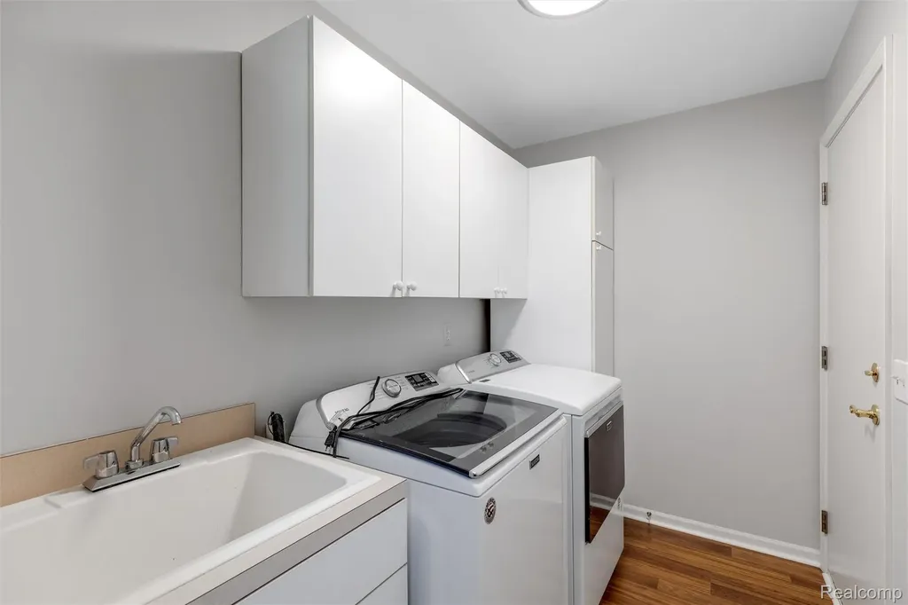 35144 Knollwood Lane Farmington Hills City MI 48335