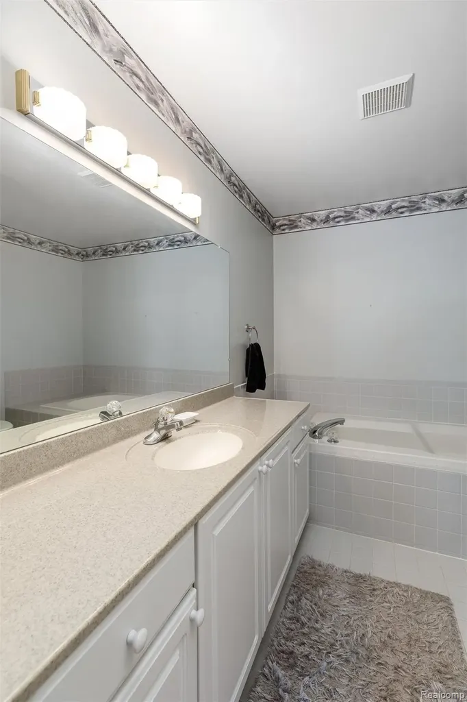 35144 Knollwood Lane Farmington Hills City MI 48335