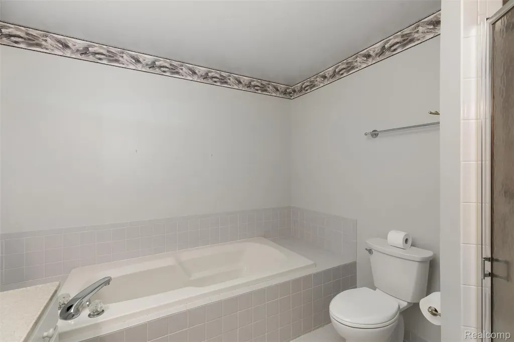 35144 Knollwood Lane Farmington Hills City MI 48335