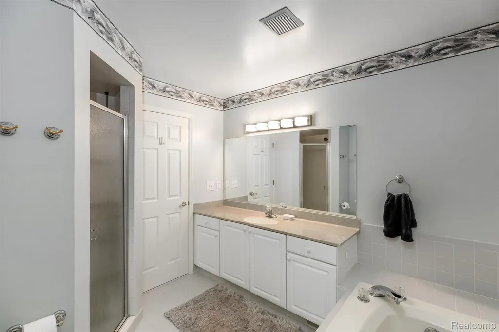 35144 Knollwood Lane Farmington Hills City MI 48335