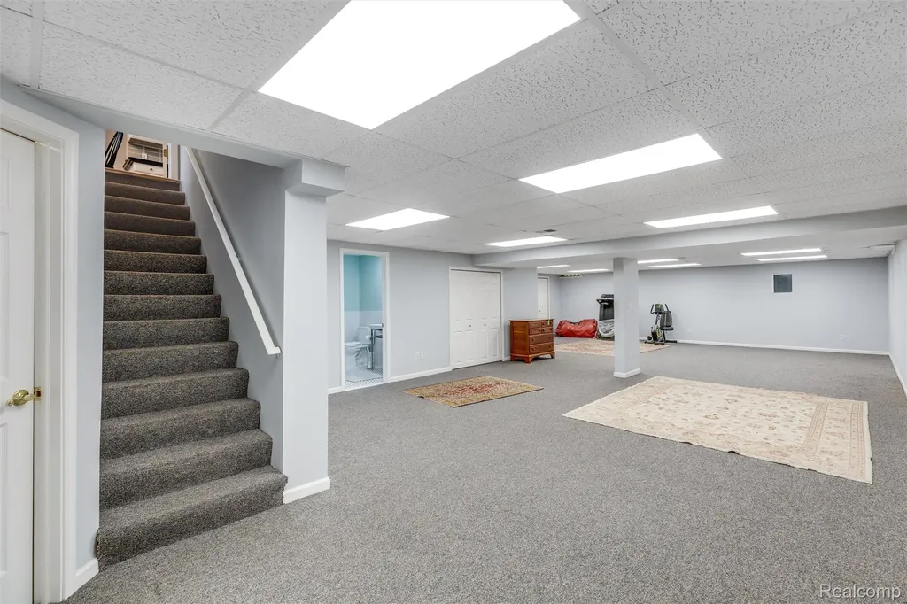 35144 Knollwood Lane Farmington Hills City MI 48335