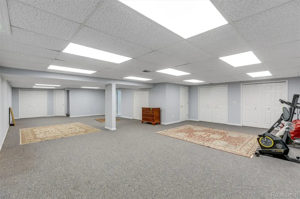 35144 Knollwood Lane Farmington Hills City MI 48335