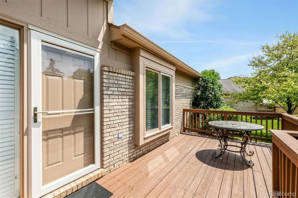 35144 Knollwood Lane Farmington Hills City MI 48335