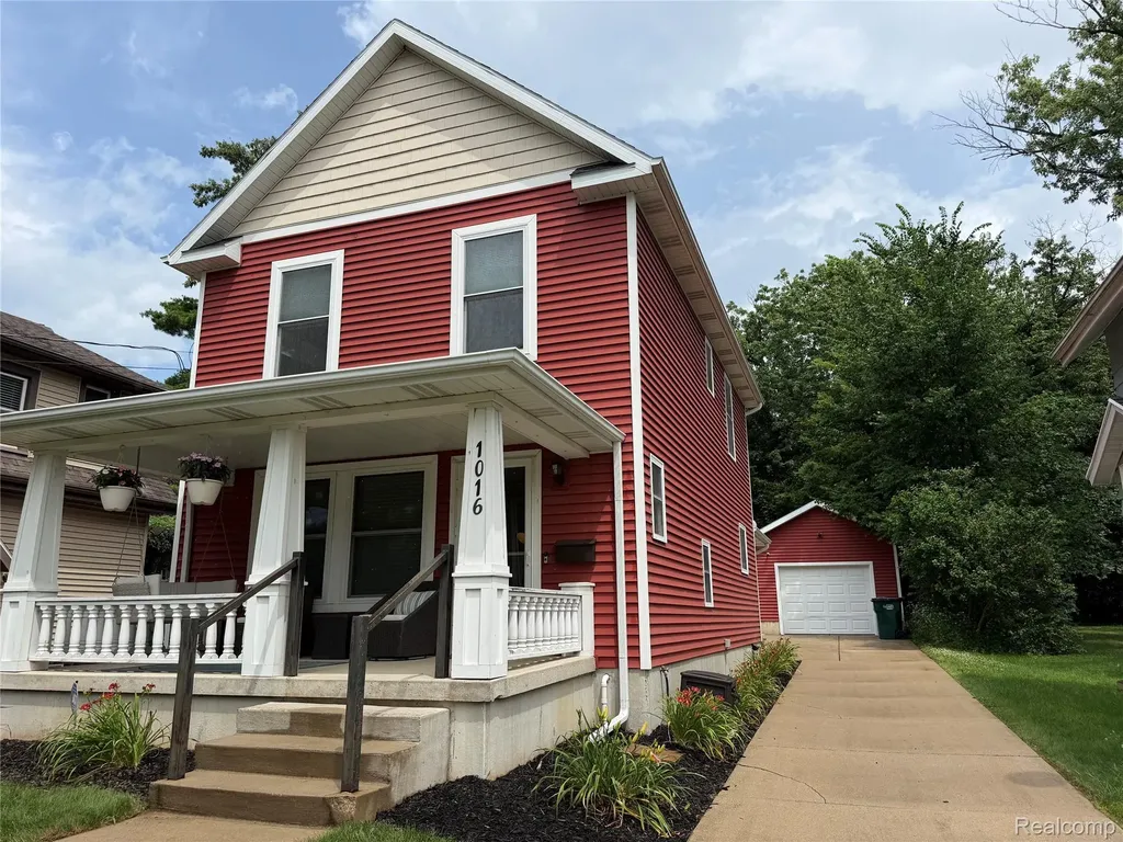1016 N Jenison Avenue Lansing City MI 48915